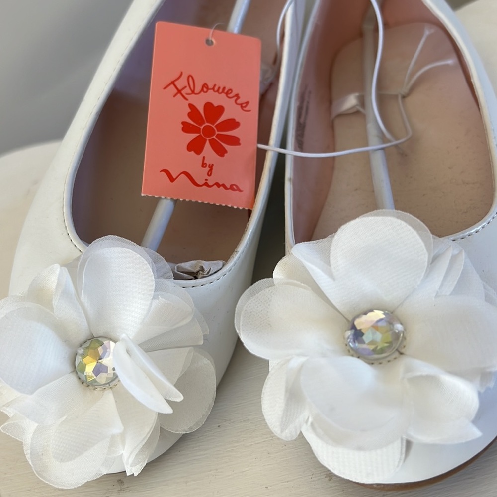 Flower by Nina  NWT “Muriel” White Formal Dress Shoes Size 4 - Picture 7 of 11